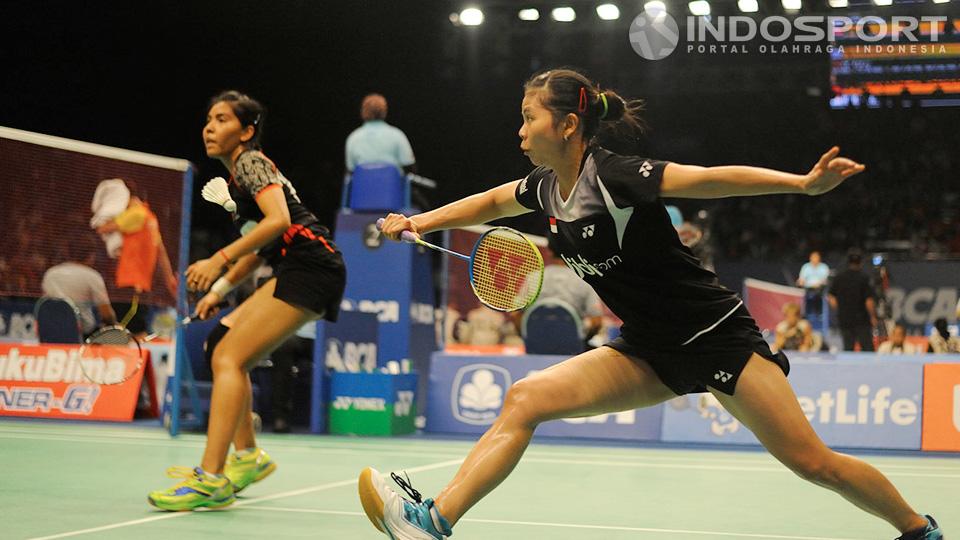 Greysia Polii bersama pasangannya saat tampil di Indonesia Open.